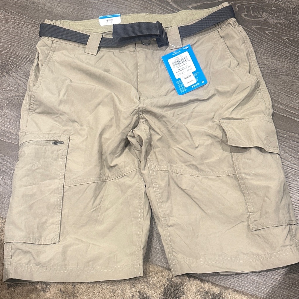 Columbia Men's Khaki Cargo Shorts with Belt